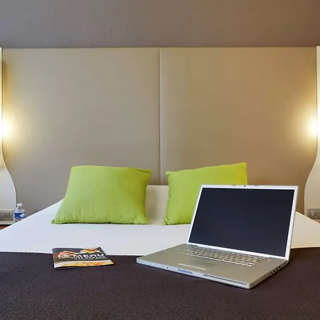 Hotel Campanile - Za Courtaboeuf 3*