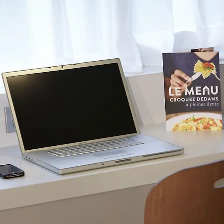 Campanile - Za Courtaboeuf Hotel 3*