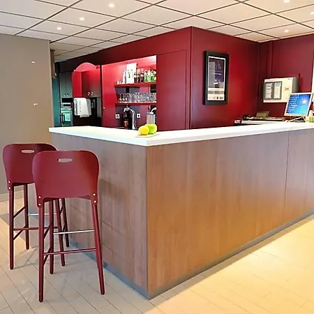 Campanile - Za Courtaboeuf Hotel 3*