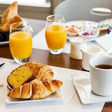 Hotel Campanile - Za Courtaboeuf 3*