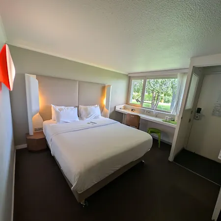 Hotel Campanile - Za Courtaboeuf