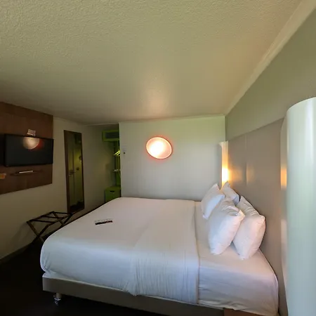 Campanile - Za Courtaboeuf Hotel 3*